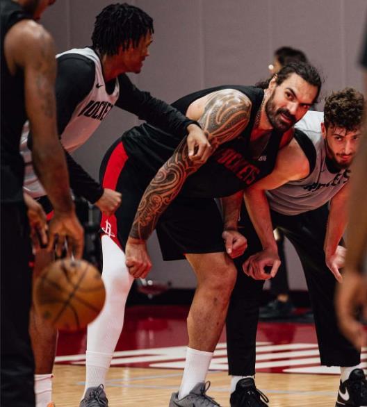 星空体育官方入口-场均21+12+5！申京改打新位置？火箭队斯通摊牌，双塔战术获支持