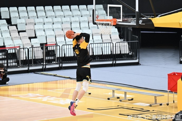 今晚19:35黄龙体育中心体育馆和大家不见不散！ ​​​